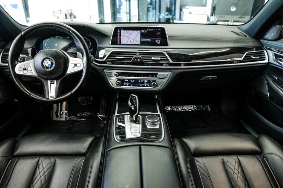 2021 BMW 7-Series 750i xDrive Sedan photo
