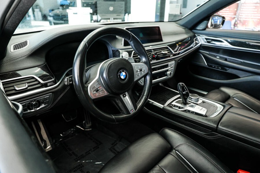 2021 BMW 7-Series 750i xDrive Sedan photo