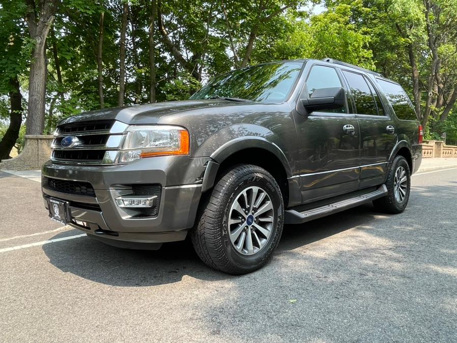 The 2016 Ford Expedition 4WD 4dr XLT photos