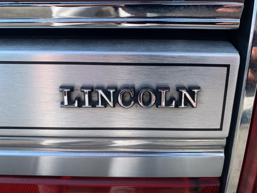 1988 Lincoln Town Car Signature photo