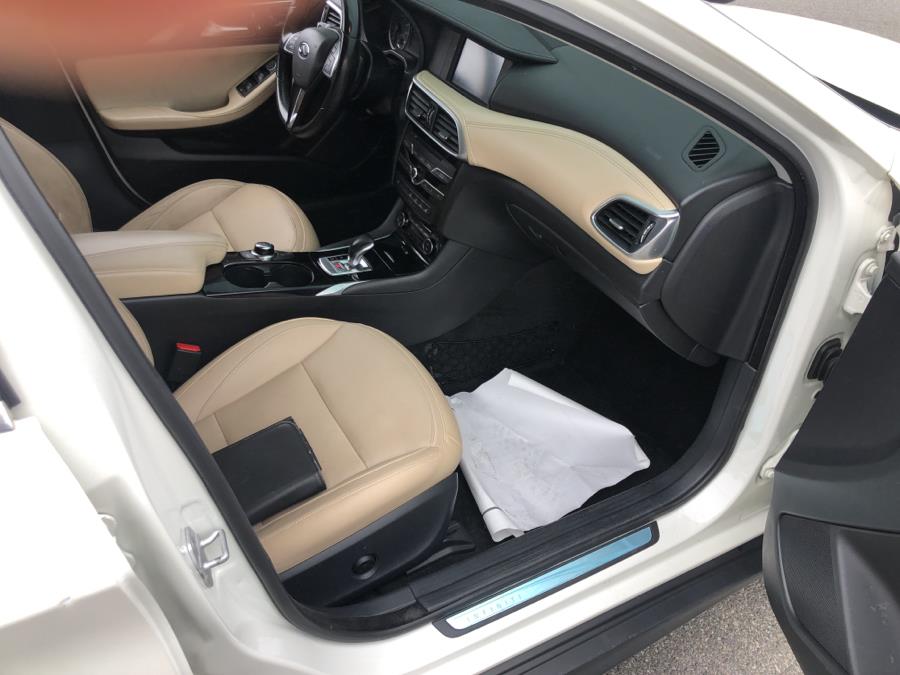2018 Infiniti QX30 Premium AWD photo