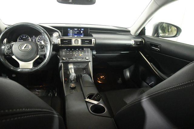 2016 Lexus IS 300 photo