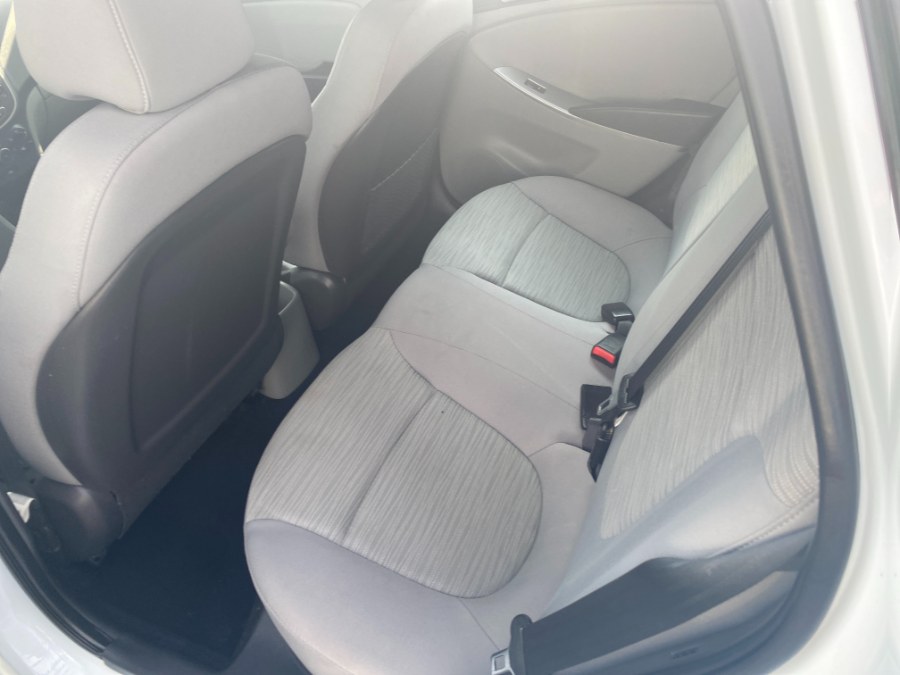 2017 Hyundai Accent SE Hatchback Auto photo