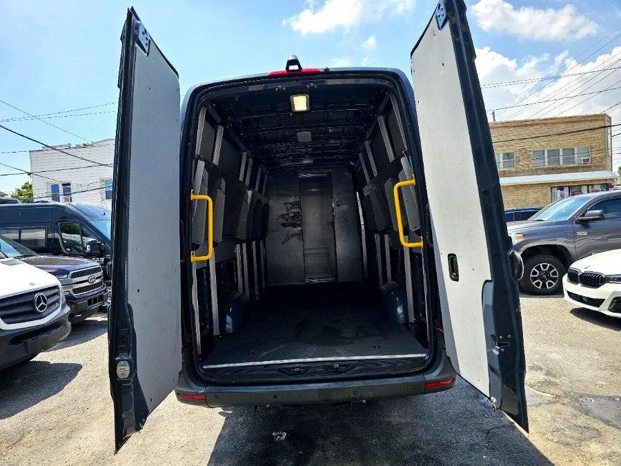 2019 Mercedes-Benz Sprinter 2500 wagon high roof 170-in WB photo
