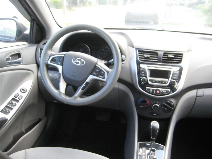 2014 Hyundai Accent SE photo