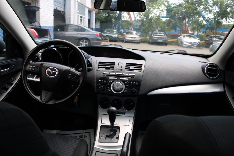 2011 Mazda Mazda3 i Touring photo