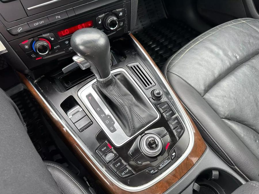 2010 Audi Q5 3.2 quattro Premium Plus photo