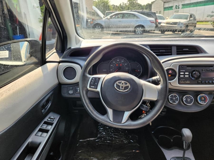 2012 Toyota Yaris 5-Door L photo