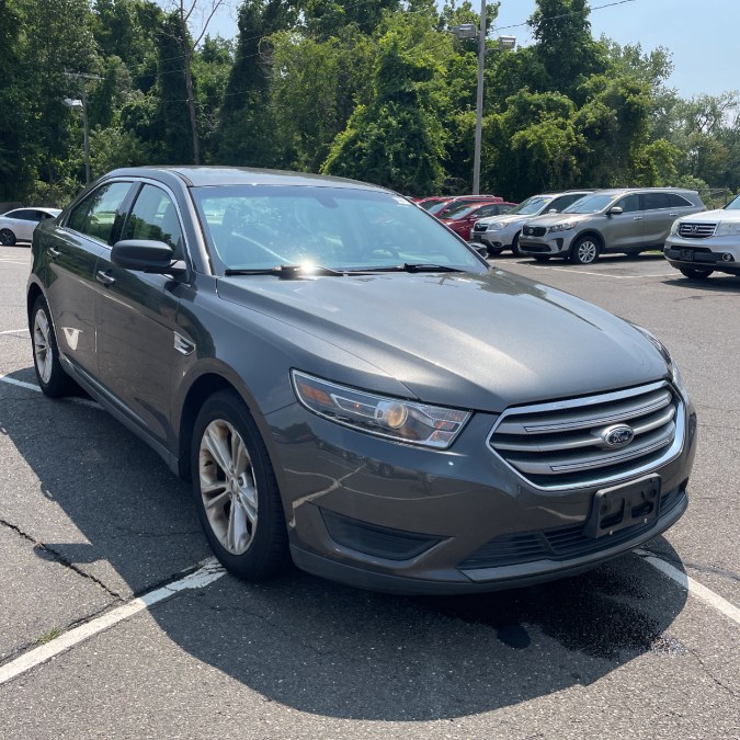 The 2015 Ford Taurus 4dr Sdn SE FWD photos