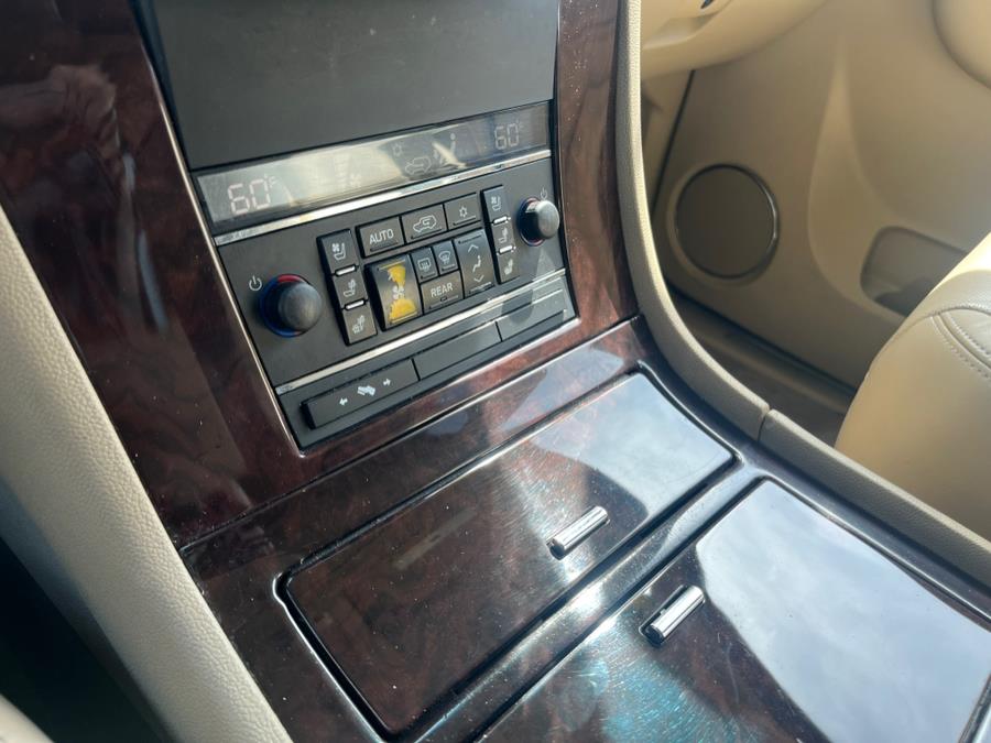 2010 Cadillac Escalade Luxury photo
