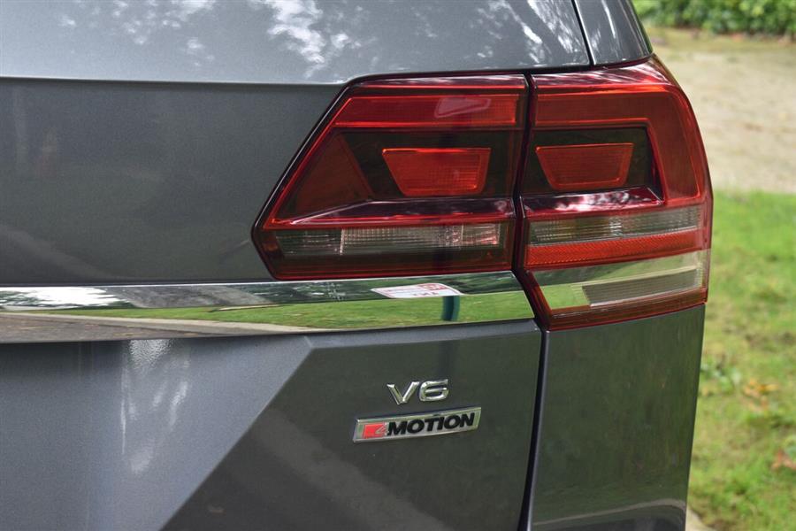 2019 Volkswagen Atlas V6 SE 4Motion AWD 4dr SUV w/Te photo