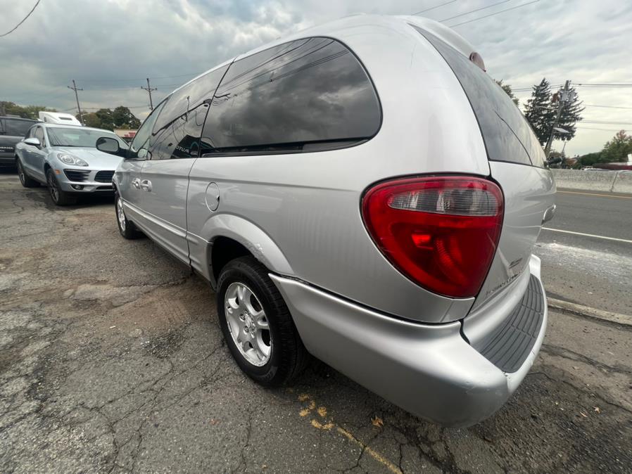 2004 Chrysler Town & Country Touring photo