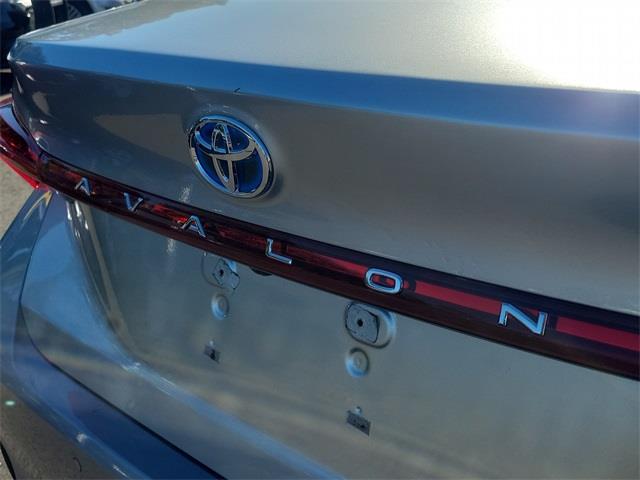 2022 Toyota Avalon Hybrid Limited photo