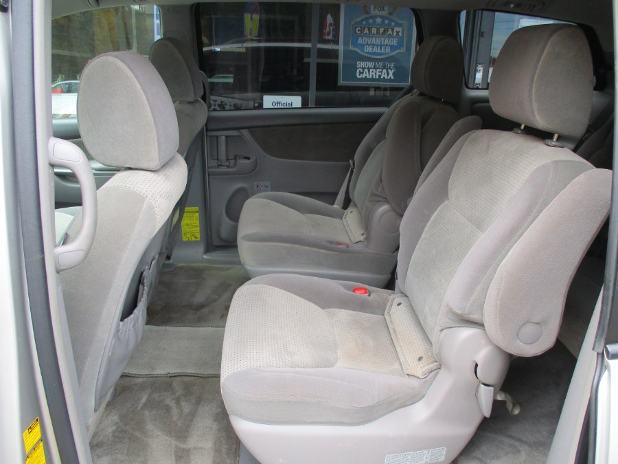 2009 Toyota Sienna CE 7-Passenger photo