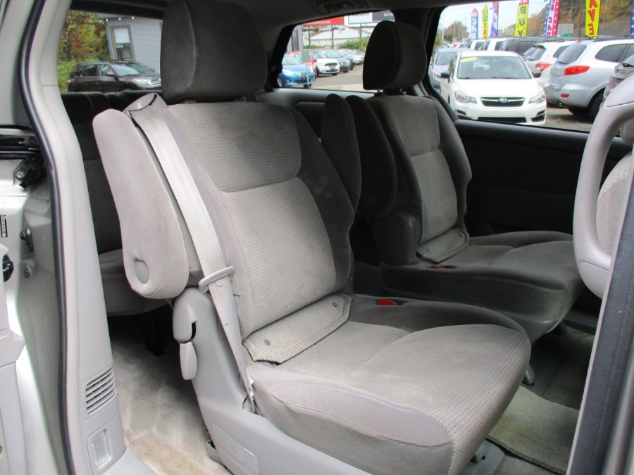 2009 Toyota Sienna CE 7-Passenger photo