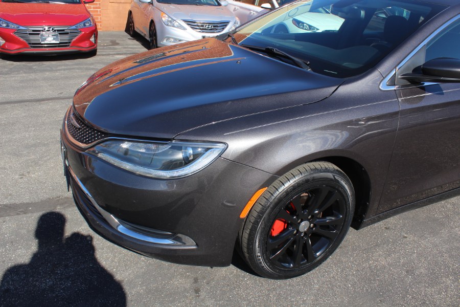 2016 Chrysler 200 4dr Sdn Limited FWD photo