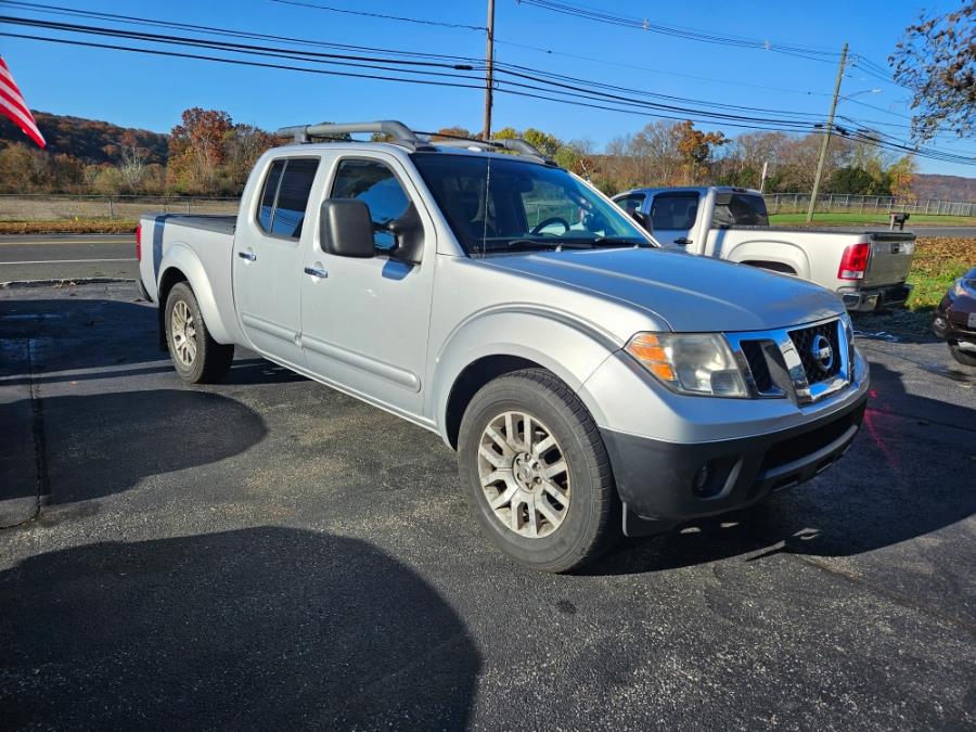 The 2011 Nissan Frontier SV V6 photos