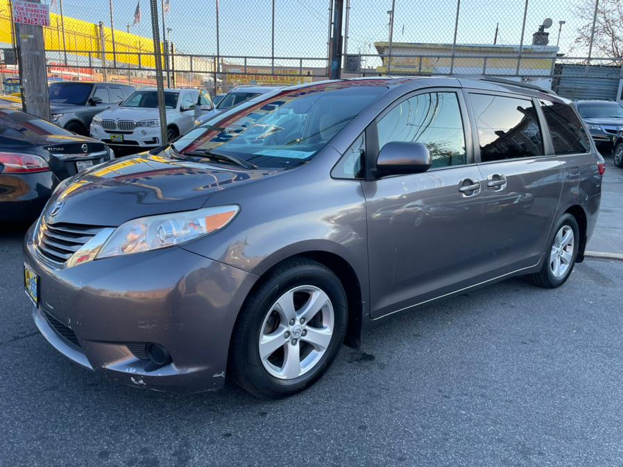 2015 Toyota Sienna 5dr 7-Pass Van LE FWD Mobility photo