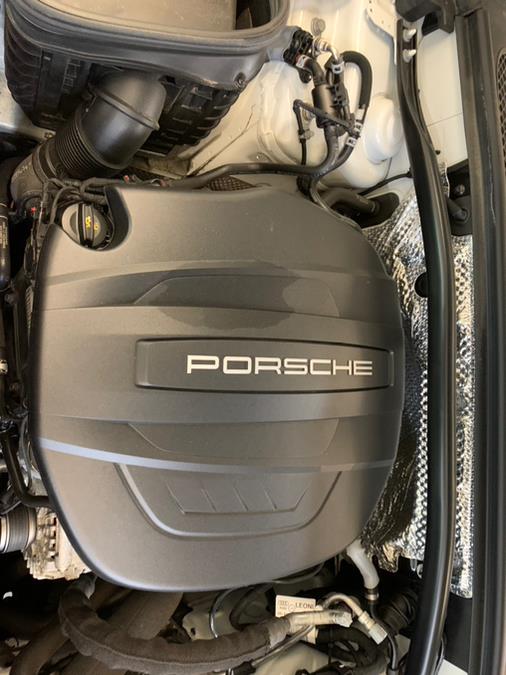 2020 Porsche Macan AWD photo