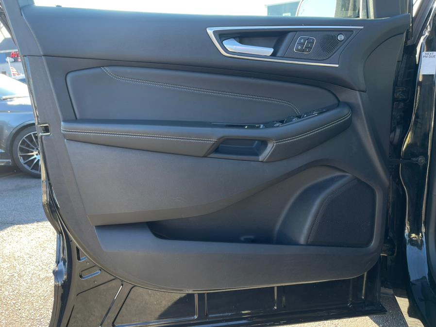 2020 Ford Edge Titanium AWD photo