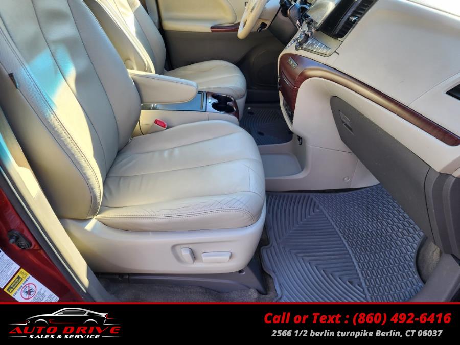 2013 Toyota Sienna XLE 7-Passenger photo