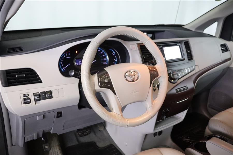 2013 Toyota Sienna XLE 7-Passenger photo