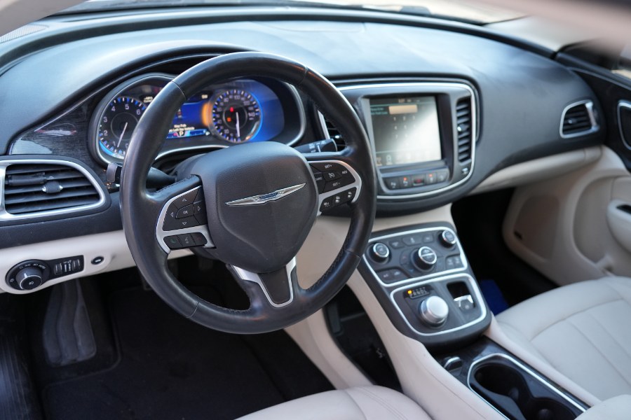 2016 Chrysler 200 2.0 photo