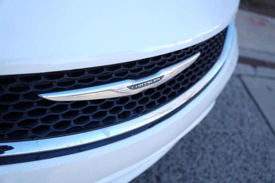 2016 Chrysler 200 2.0 photo