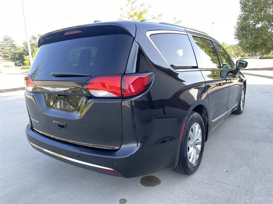 2019 Chrysler Pacifica Touring L photo