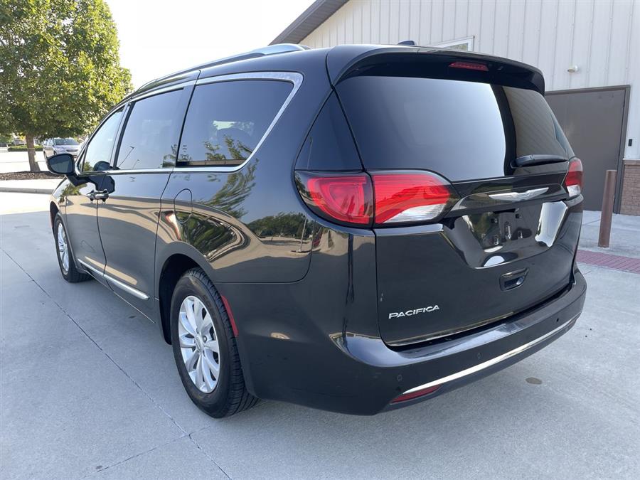 2019 Chrysler Pacifica Touring L photo