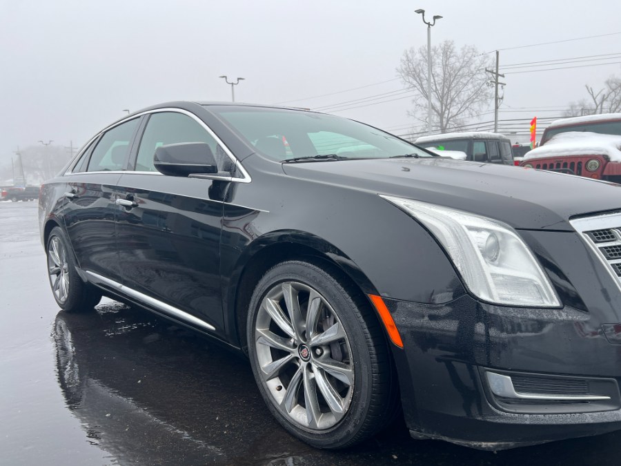 2015 Cadillac XTS 4dr Sdn Livery Package FWD photo