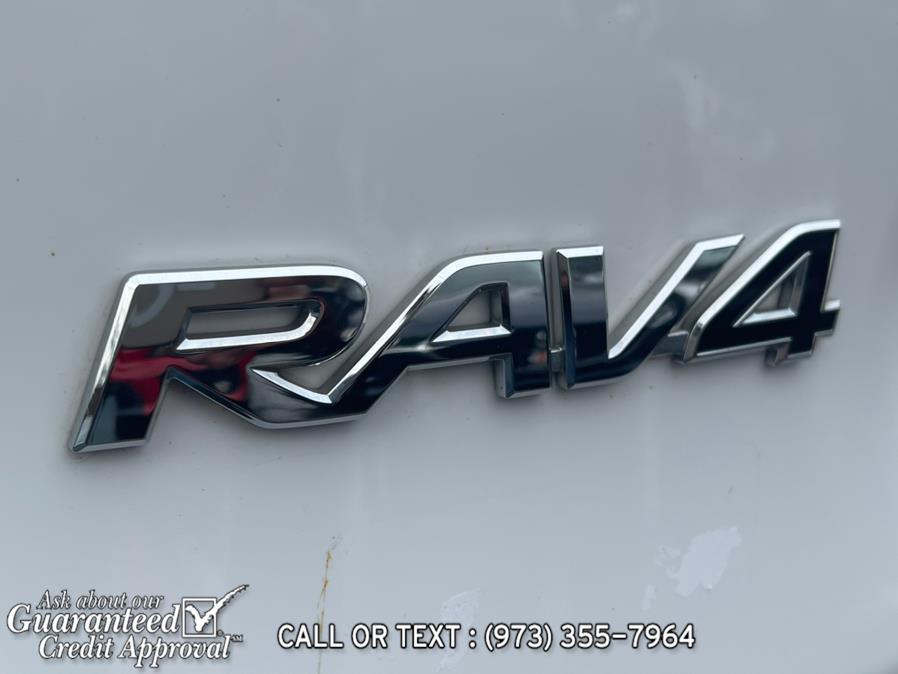2021 Toyota RAV4 LE AWD (Natl) photo