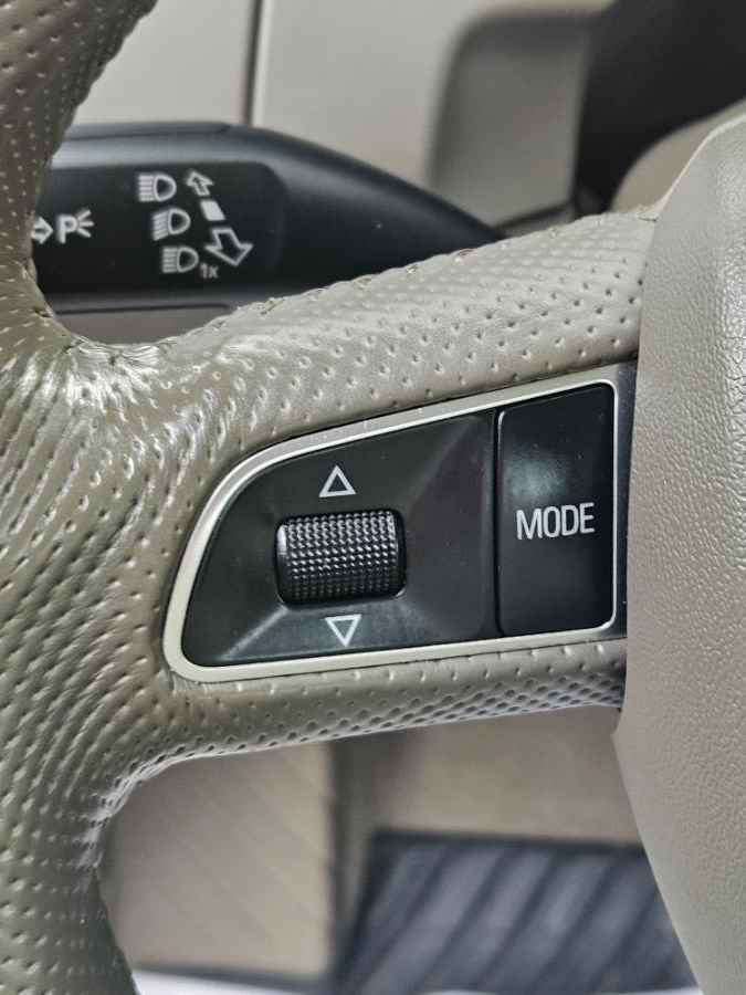 2011 Audi A5 2.0T quattro Prestige photo