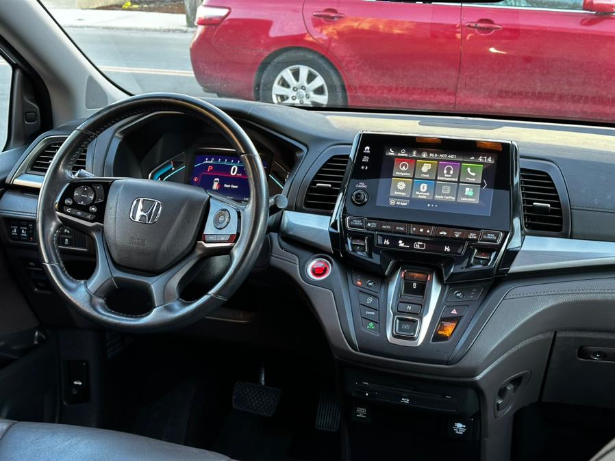 2018 Honda Odyssey Touring Auto photo