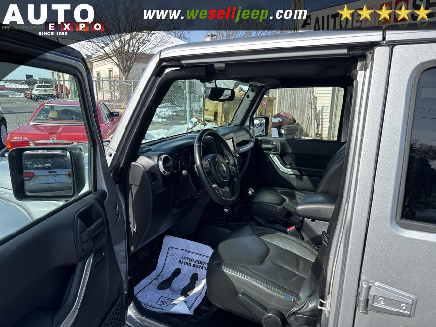 2016 Jeep Wrangler Unlimited 4WD 4dr Sahara photo