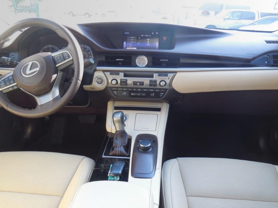 2016 Lexus ES 350 photo
