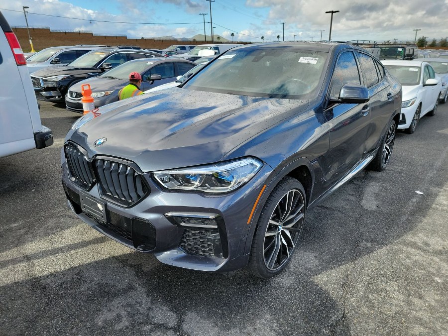 The 2022 BMW X6 M50i Sports Activity Coupe photos