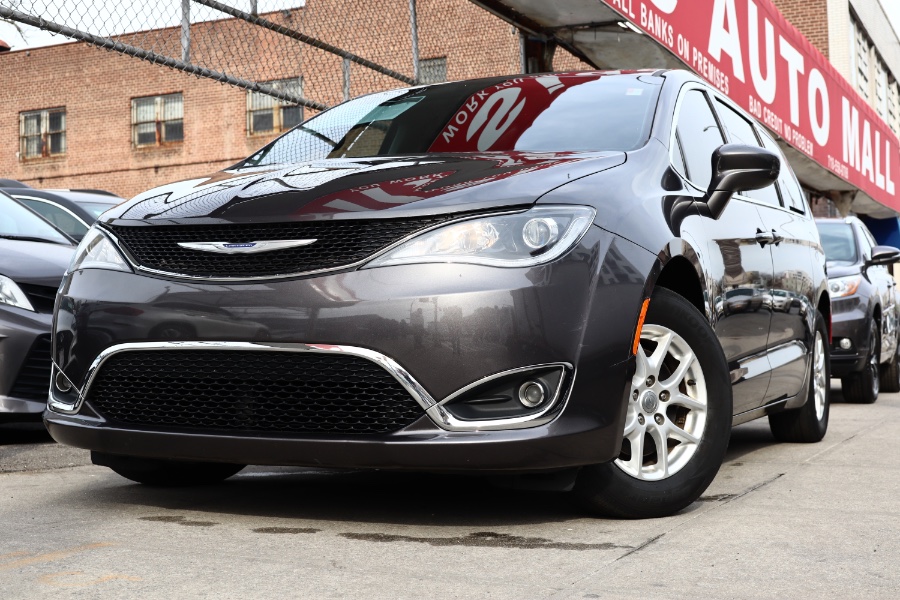 2020 Chrysler Pacifica Touring FWD photo
