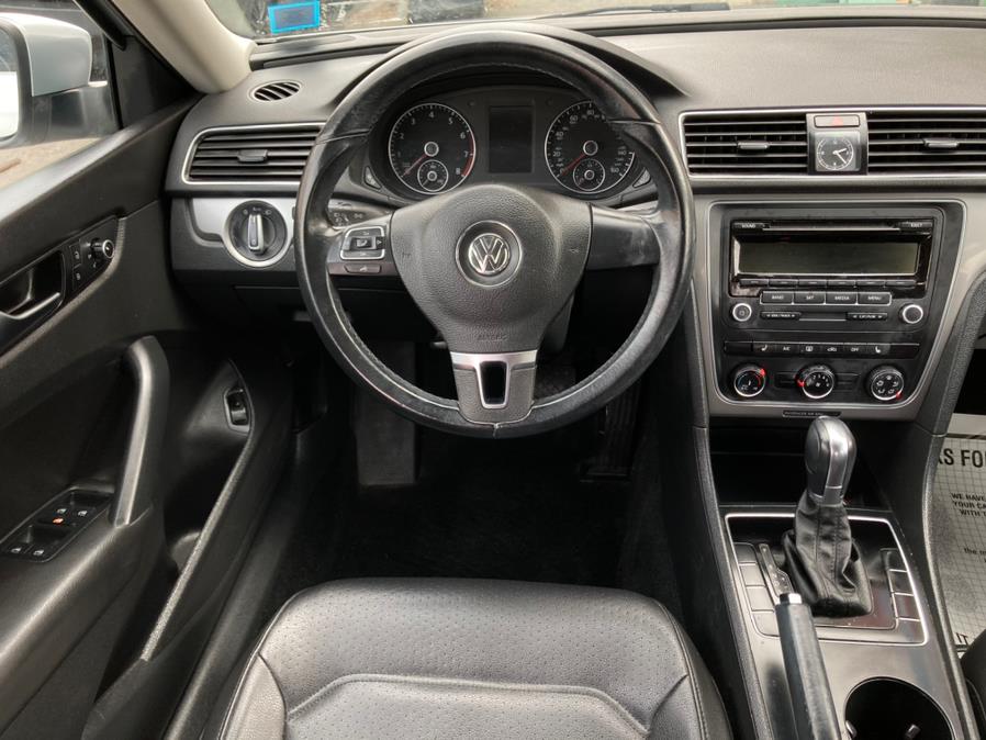 2015 Volkswagen Passat 4dr Sdn 1.8T Auto Wolfsburg Ed photo