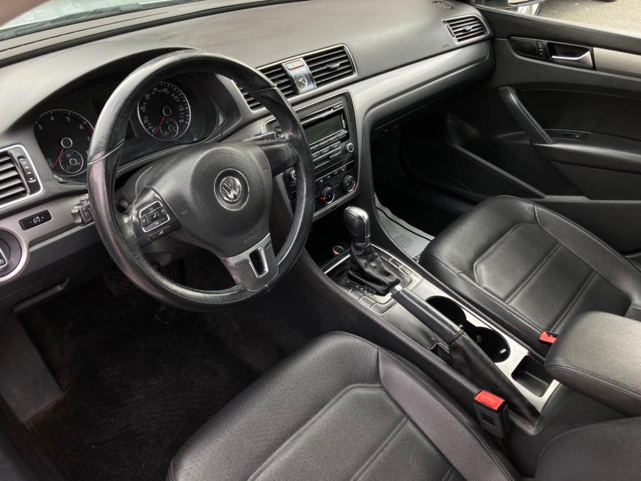2015 Volkswagen Passat 4dr Sdn 1.8T Auto Wolfsburg Ed photo