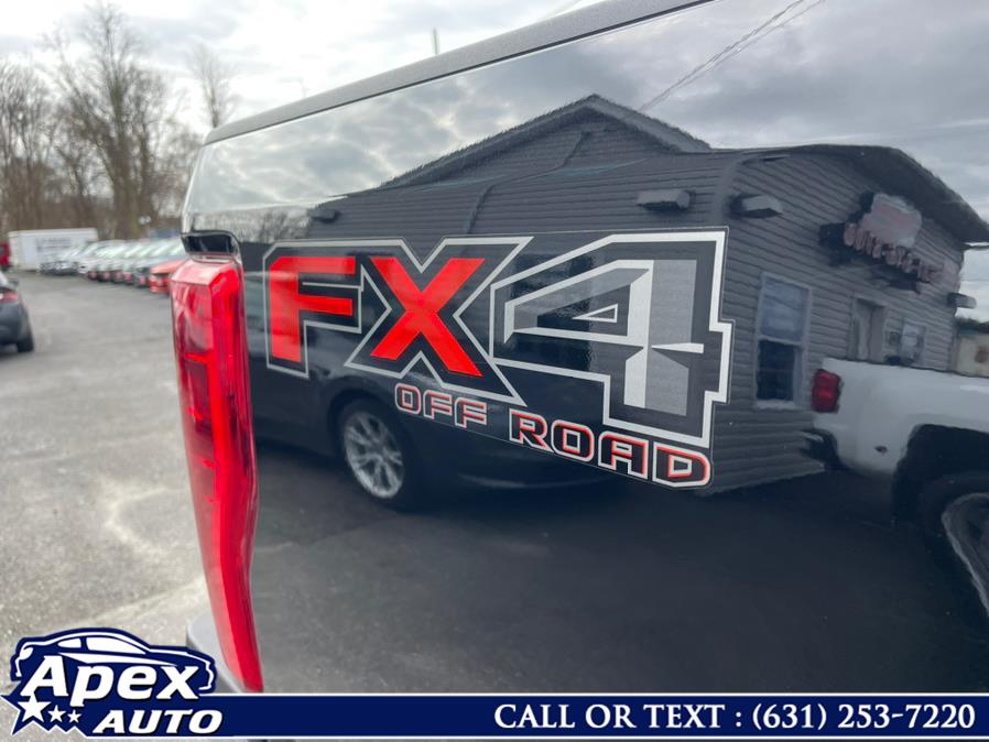 2017 Ford Super Duty F-250 SRW XLT 4WD Crew Cab 8'' Box photo