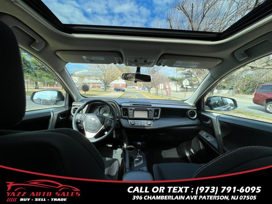 2015 Toyota RAV4 AWD 4dr XLE (Natl) photo