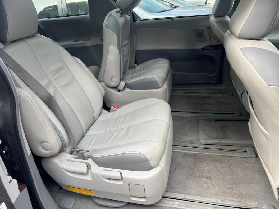 2011 Toyota Sienna XLE 7-Passenger photo