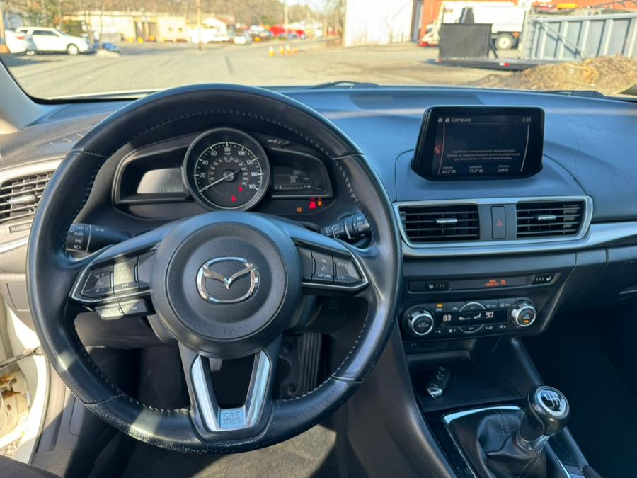 2017 Mazda MAZDA3 5-Door Touring 2.5 Manual photo