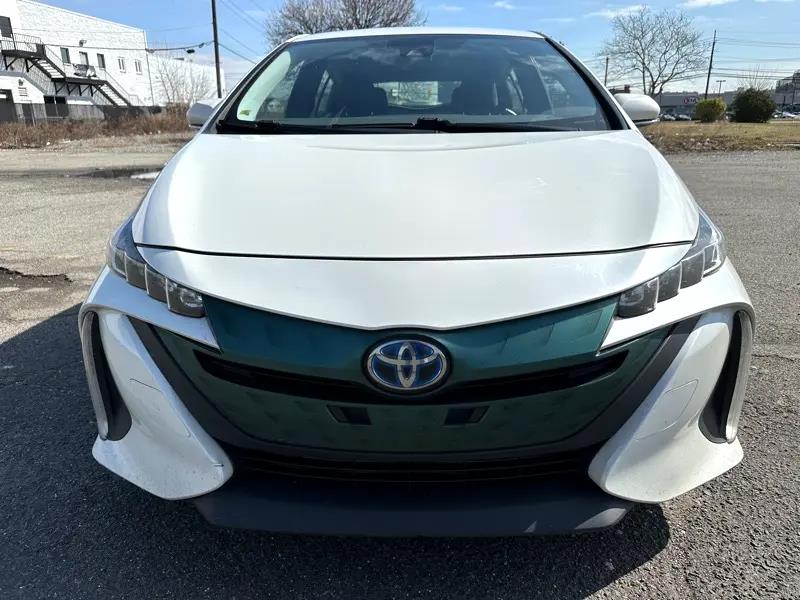 2017 Toyota Prius Prime Premium (Natl) photo