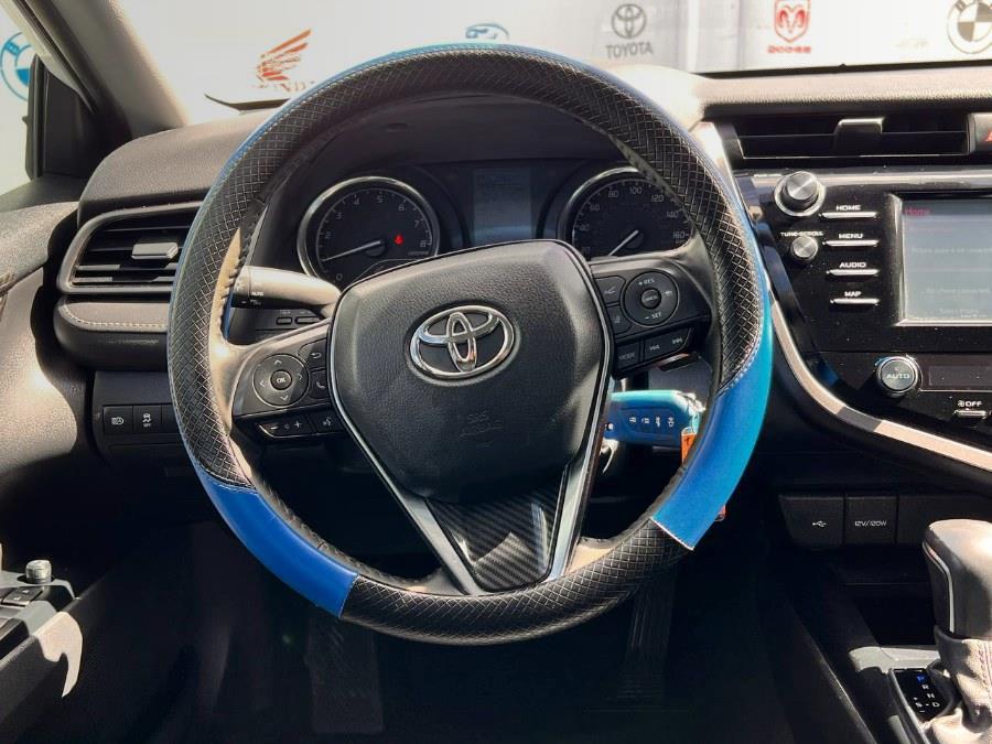 2020 Toyota Camry SE Nightshade Auto (Natl) photo