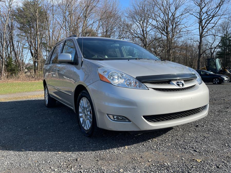 The 2010 Toyota Sienna XLE Limited photos