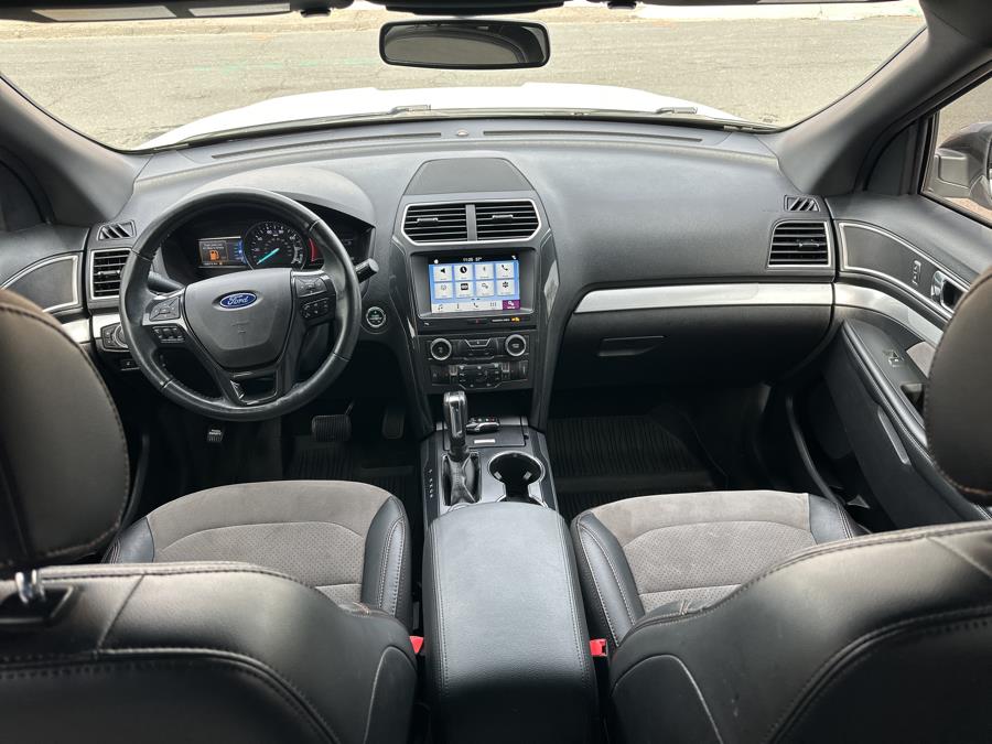 2017 Ford Explorer XLT 4WD photo