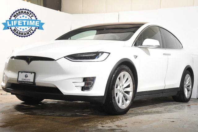 The 2017 Tesla Model X 100D photos