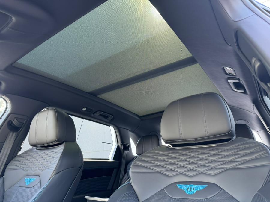 2023 Bentley Bentayga EWB Azure AWD photo